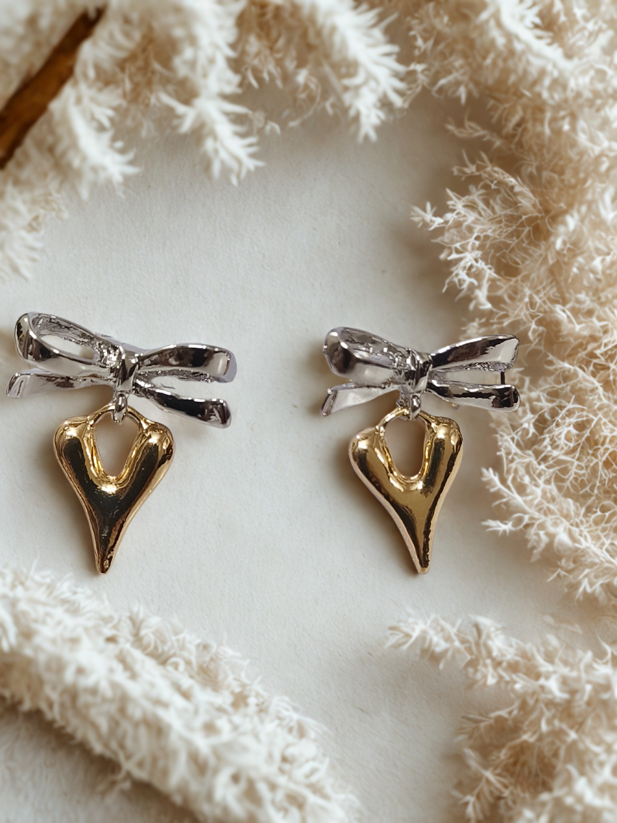 Amora Bow Drops