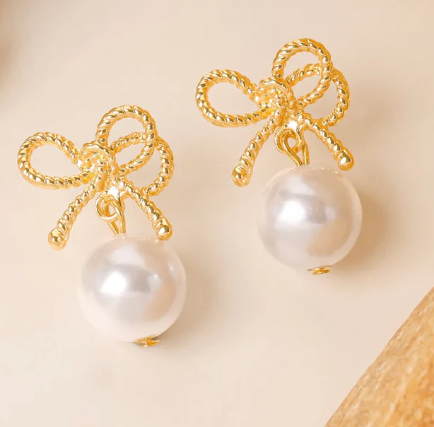 Lush Pearl Bow Studs