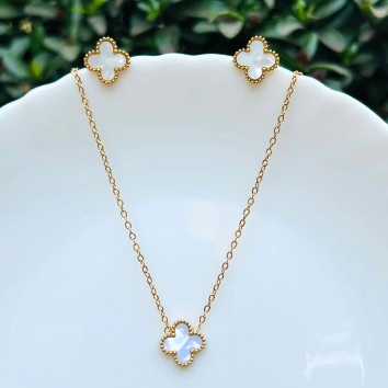 Ivory Clover Jewelry Set – 18K Gold Plated Necklace & Earrings