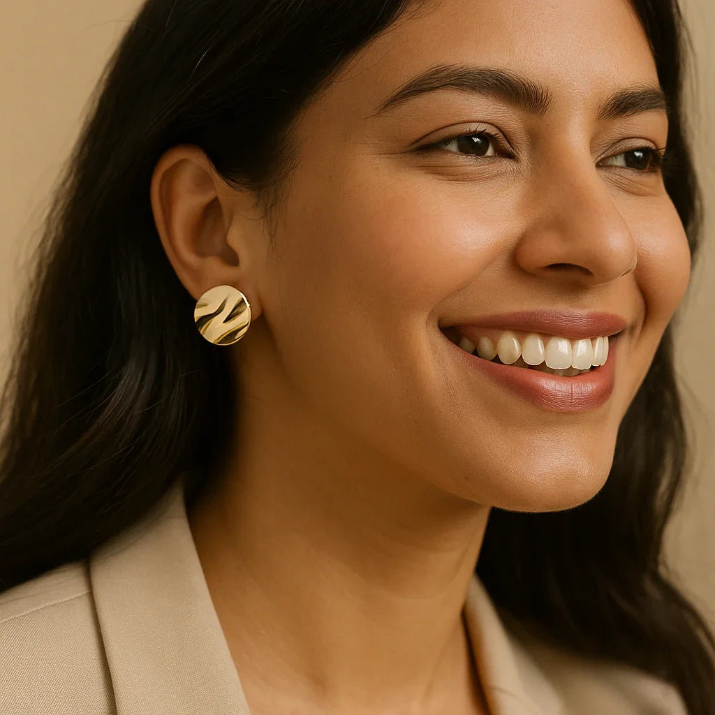 Solis Wave Studs