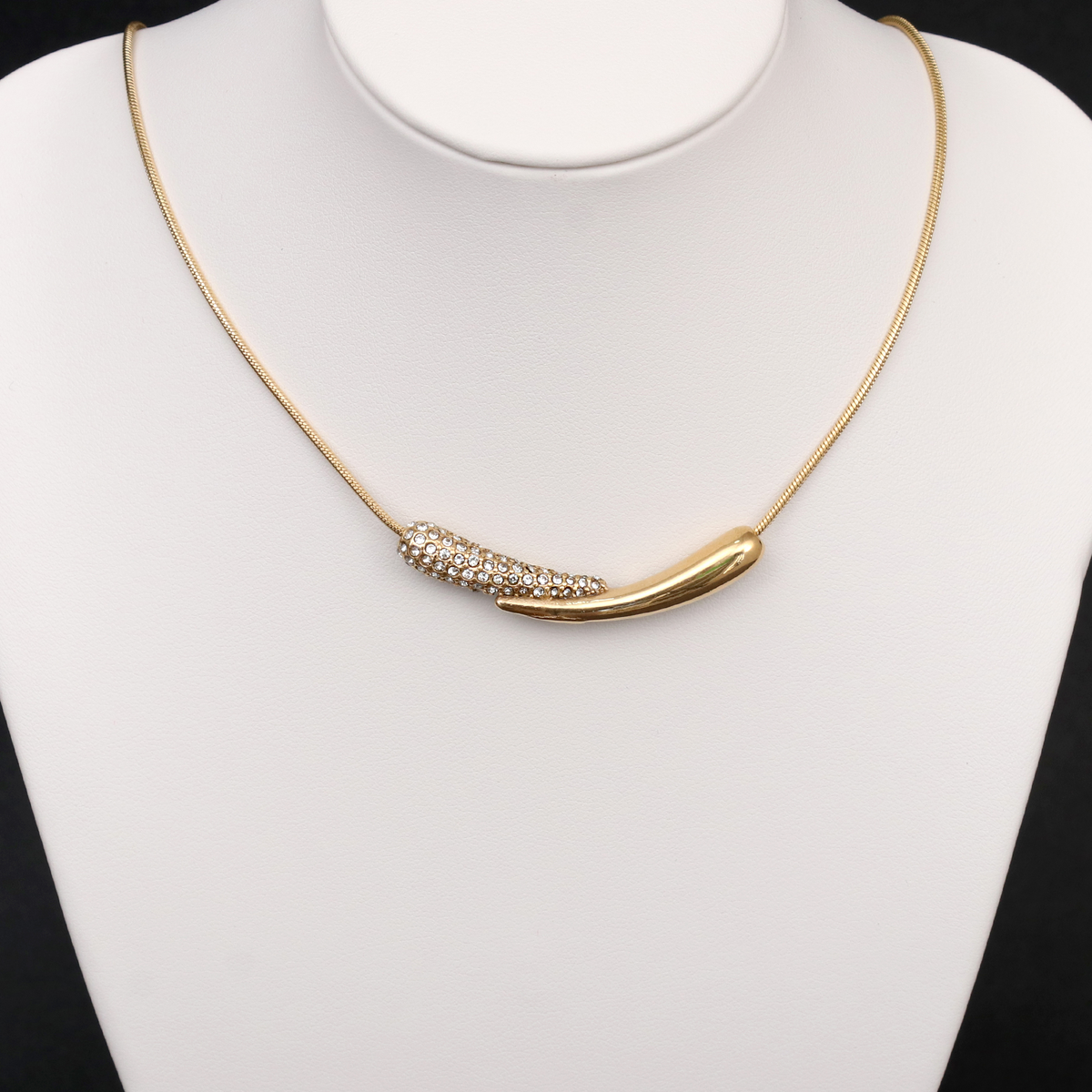 Serein Gold Curve Necklace