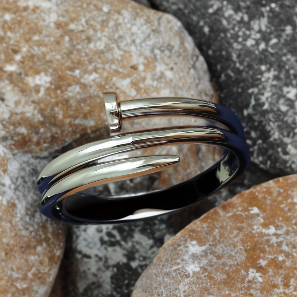 Valora Nail Cuff