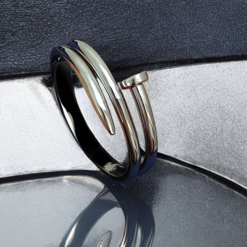 Valora Nail Cuff