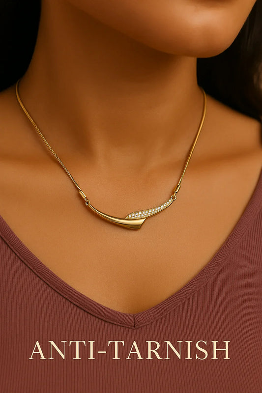 Serein Gold Curve Necklace